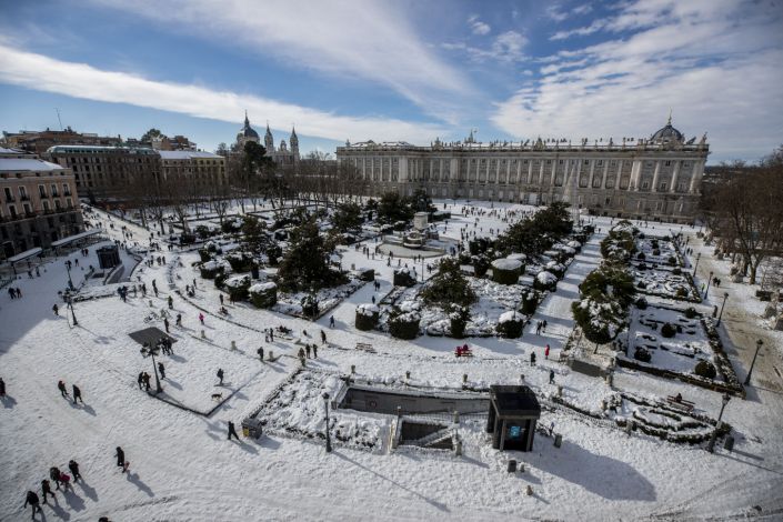 Vaccine is rollout in Spain because of snow and ice upset lives
